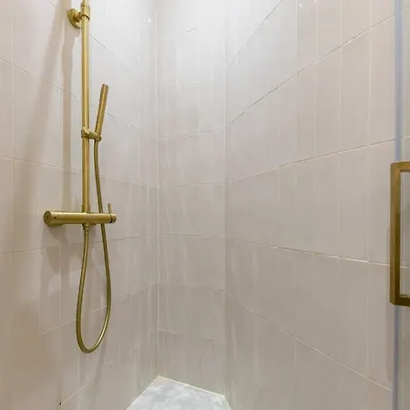 Elegant 4-star In - *